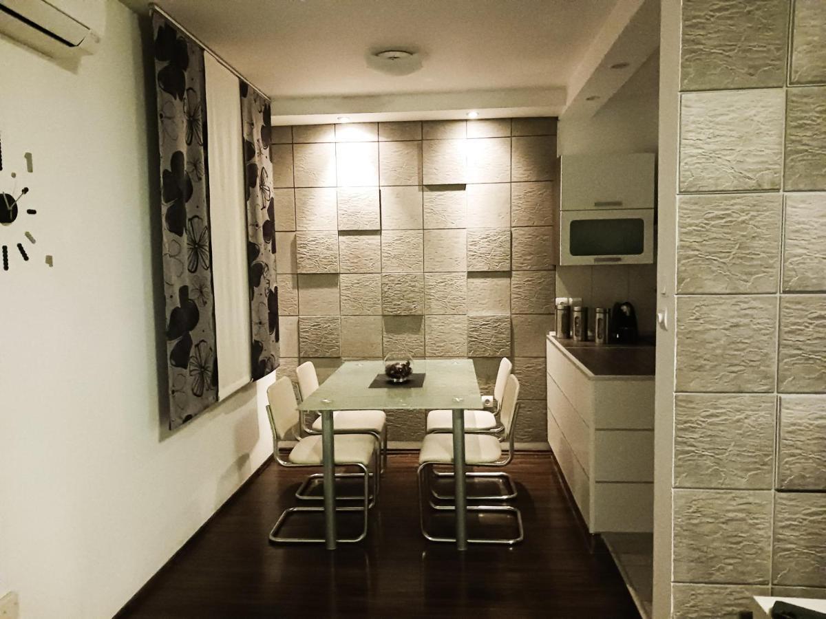 Familyhouse Apartment Pula Ngoại thất bức ảnh
