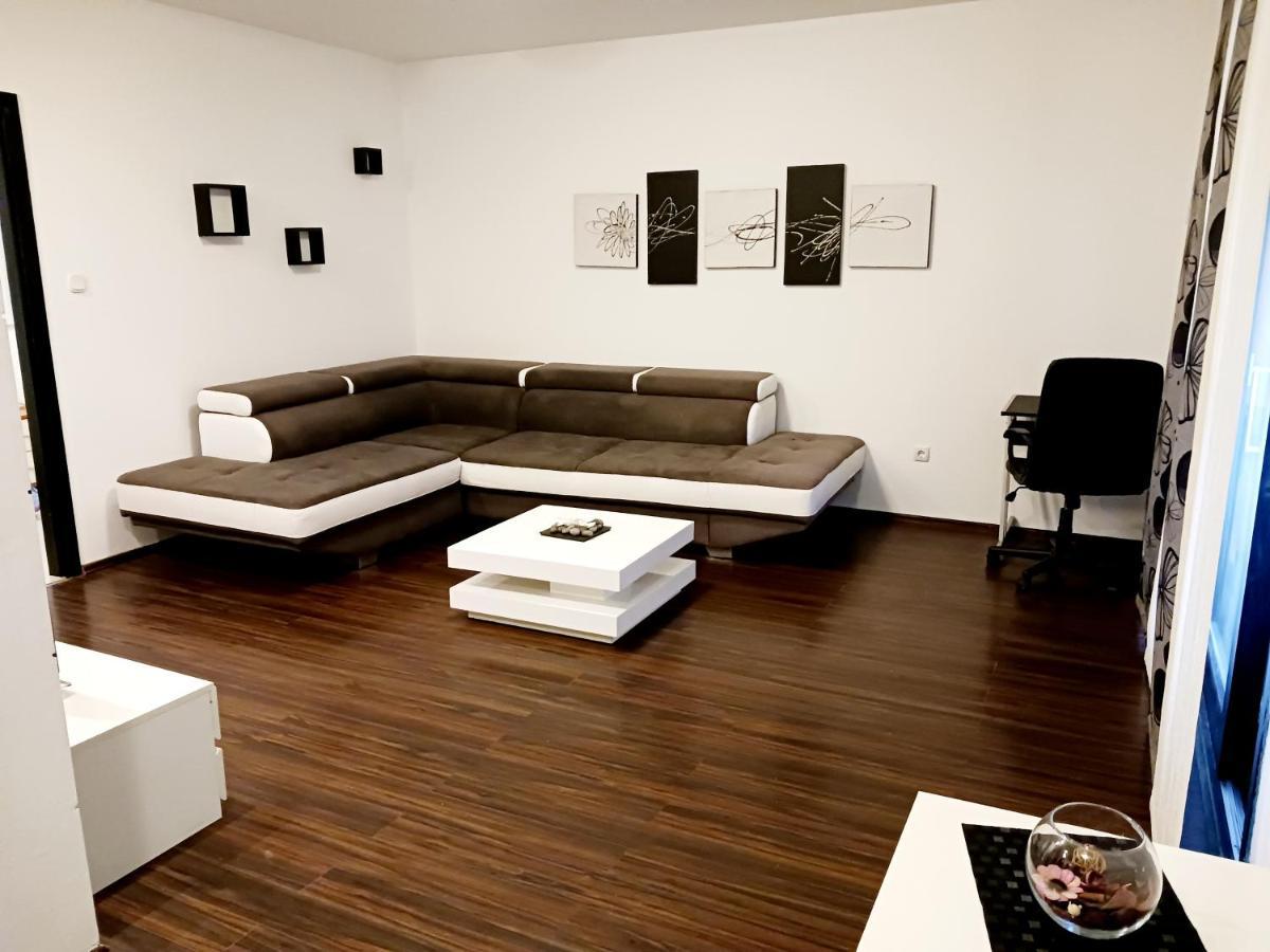Familyhouse Apartment Pula Ngoại thất bức ảnh