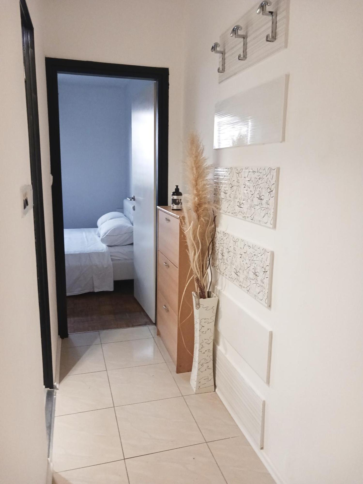 Familyhouse Apartment Pula Ngoại thất bức ảnh
